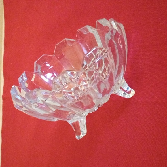 MIKASA GLASS DISH, UNIQUELY SHAPED SCALLOPS ON RIM,3 FEET,STAR INSIDE ON BOTTOM - Picture 7 of 7